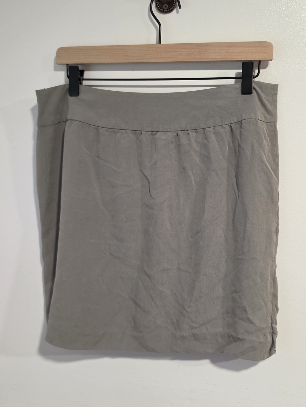 LOFT Taupe 100% Silk Asymmetrical Wrap Mini Skirt Women's Size 8 - Picture 5 of 9